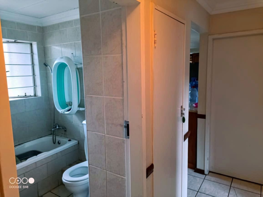 4 Bedroom Property for Sale in Langenhovenpark Free State